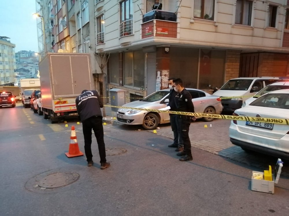 Kağıthane'de sokakta yürüyen bir kişi kurşun yağmuruna tutuldu