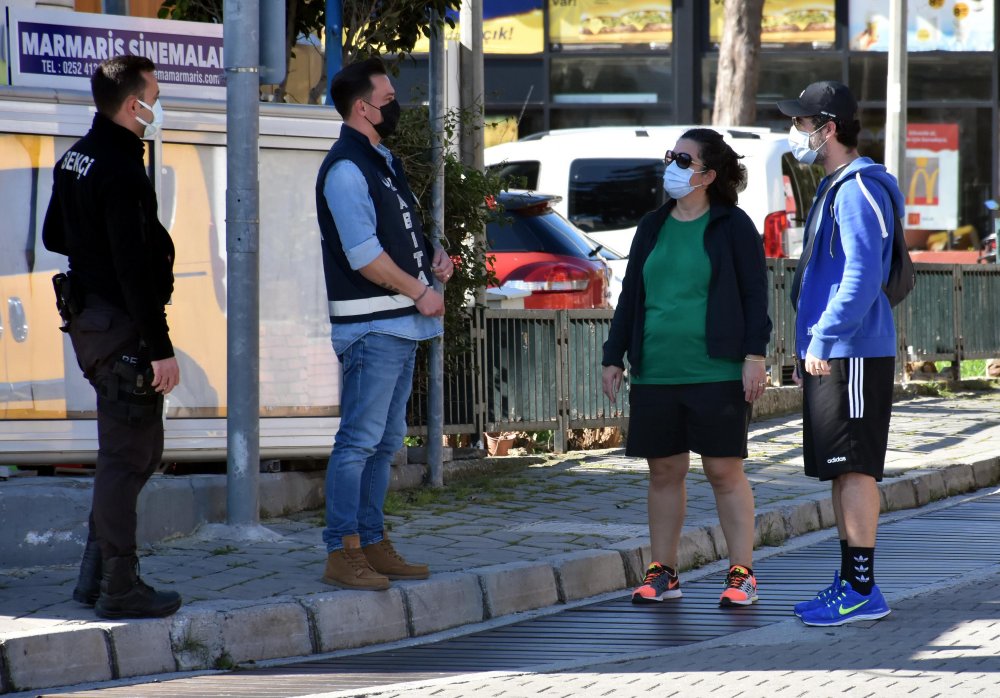 Marmaris'te kısıtlamada giriş yasaklanan sahil yollarında denetim
