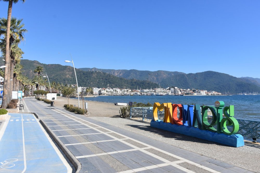 Marmaris'te kısıtlamada giriş yasaklanan sahil yollarında ...
