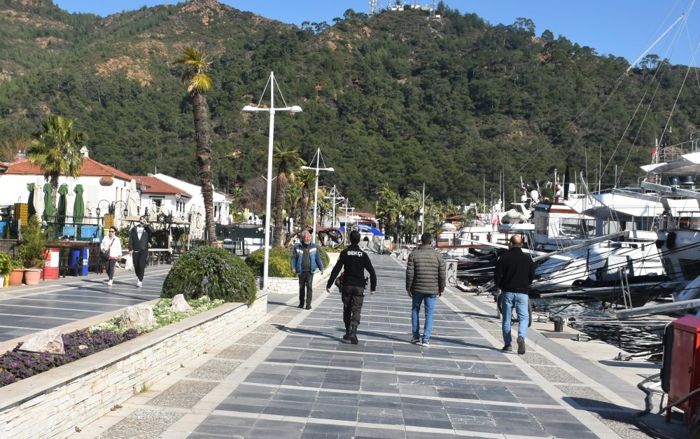 Marmaris'te kısıtlamada giriş yasaklanan sahil yollarında denetim