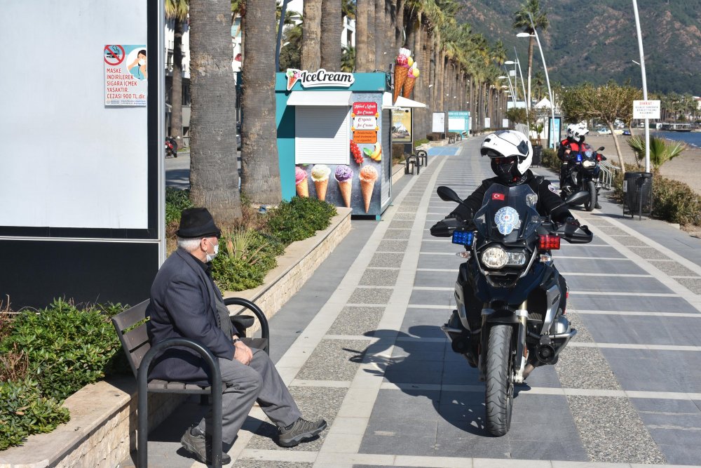Marmaris'te kısıtlamada giriş yasaklanan sahil yollarında denetim