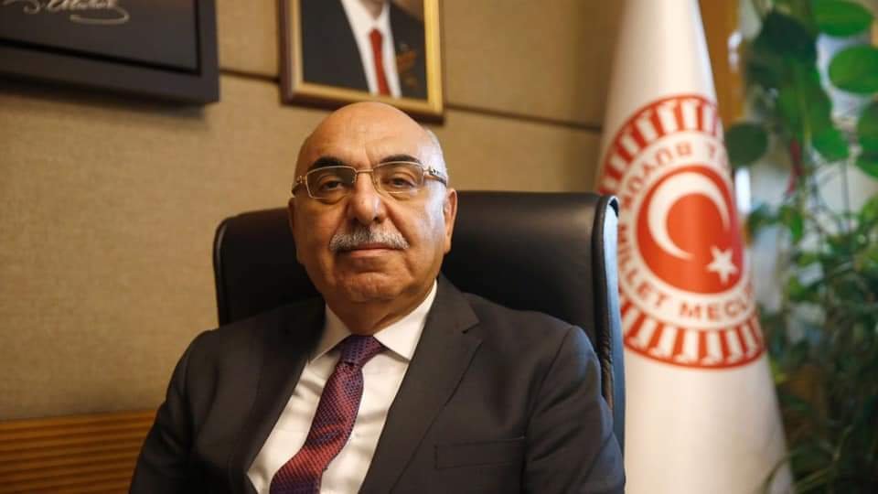 Milletvekili Yediyıldız ve oğlu, kazada yaralandı