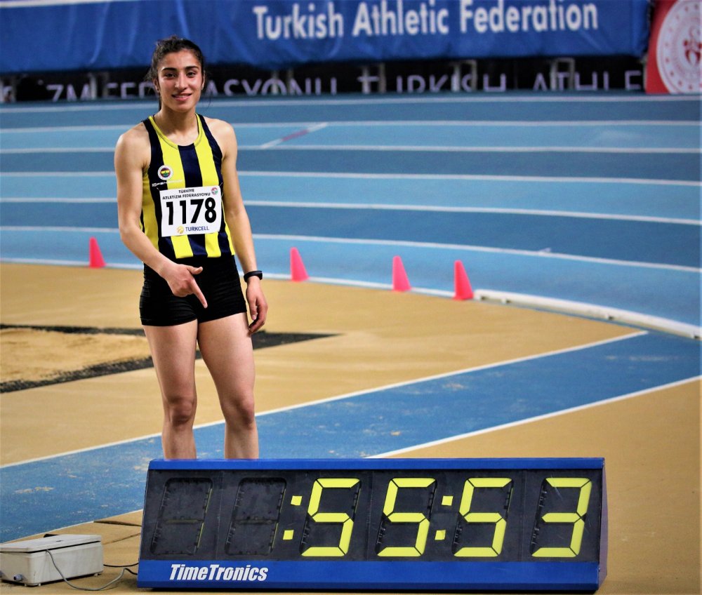 Milli atlet Nevin İnce 400 metrede rekor kırdı