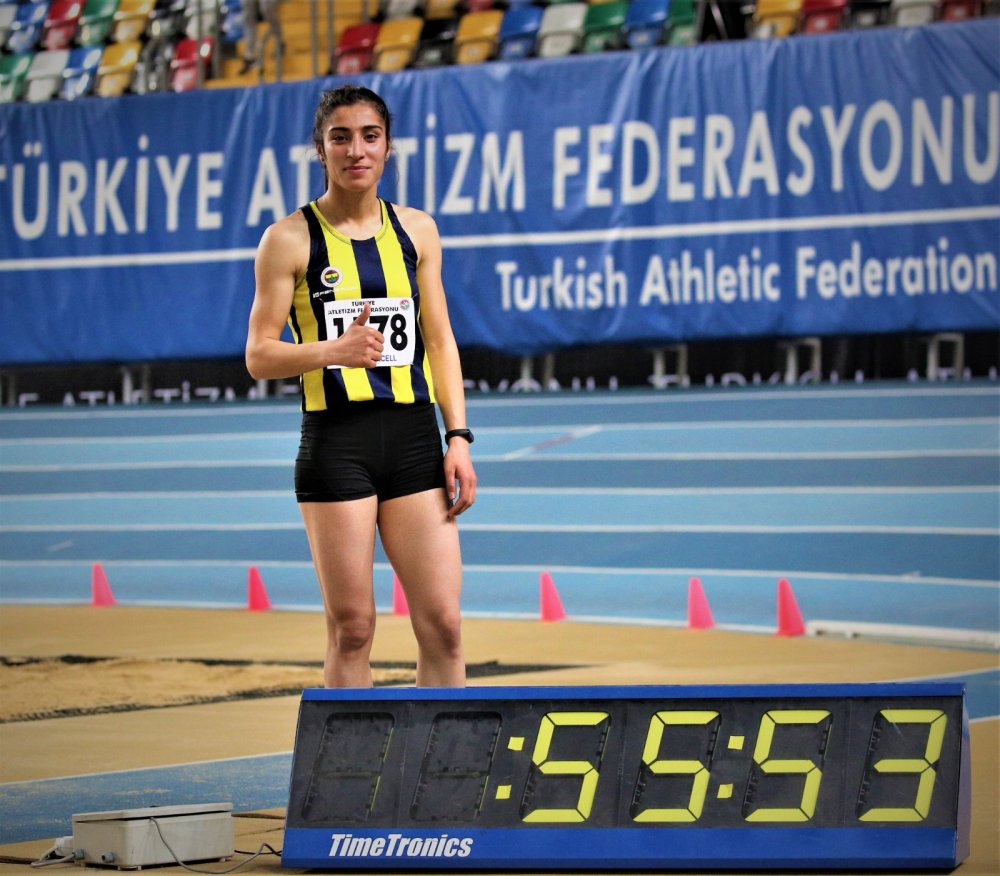 Milli atlet Nevin İnce 400 metrede rekor kırdı