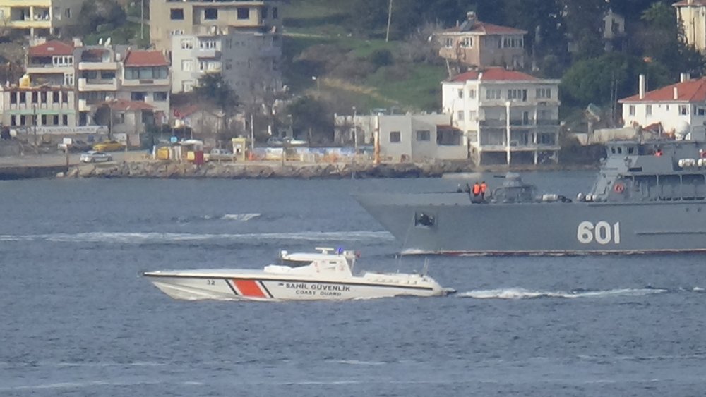 Rusya mayın tarama gemisi, Çanakkale Boğazı'ndan geçti