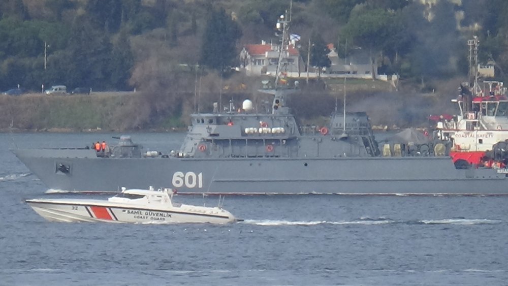 Rusya mayın tarama gemisi, Çanakkale Boğazı'ndan geçti