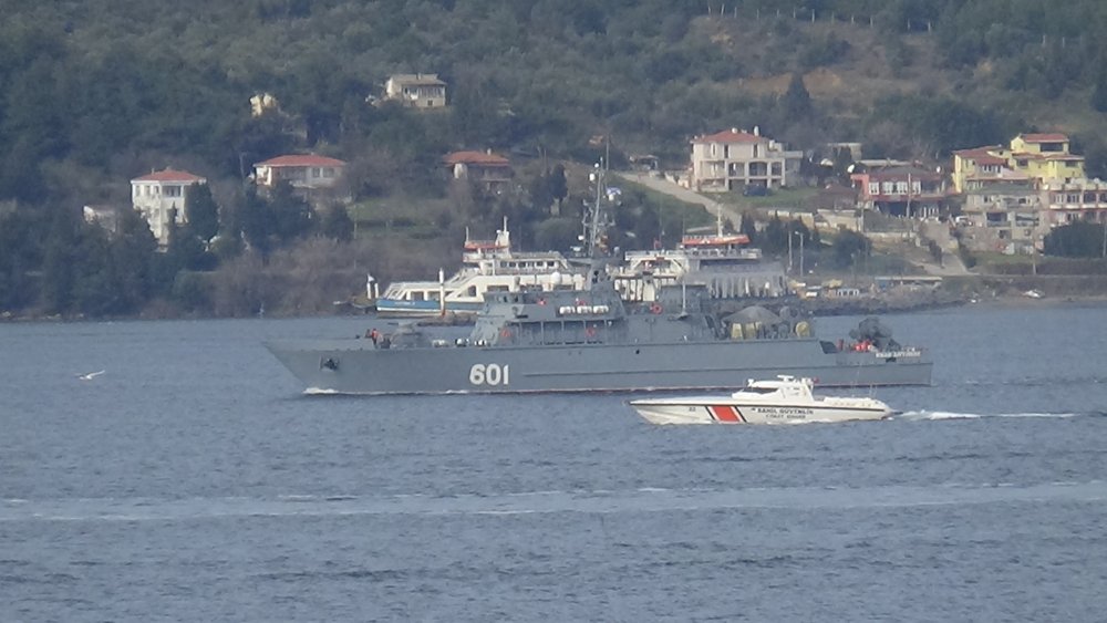 Rusya mayın tarama gemisi, Çanakkale Boğazı'ndan geçti