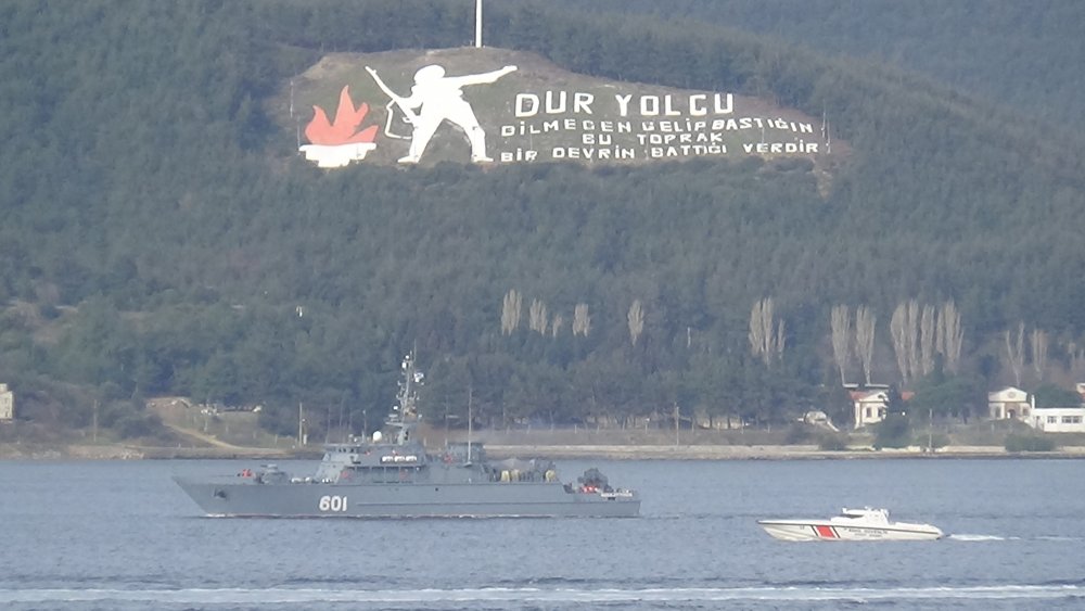 Rusya mayın tarama gemisi, Çanakkale Boğazı'ndan geçti