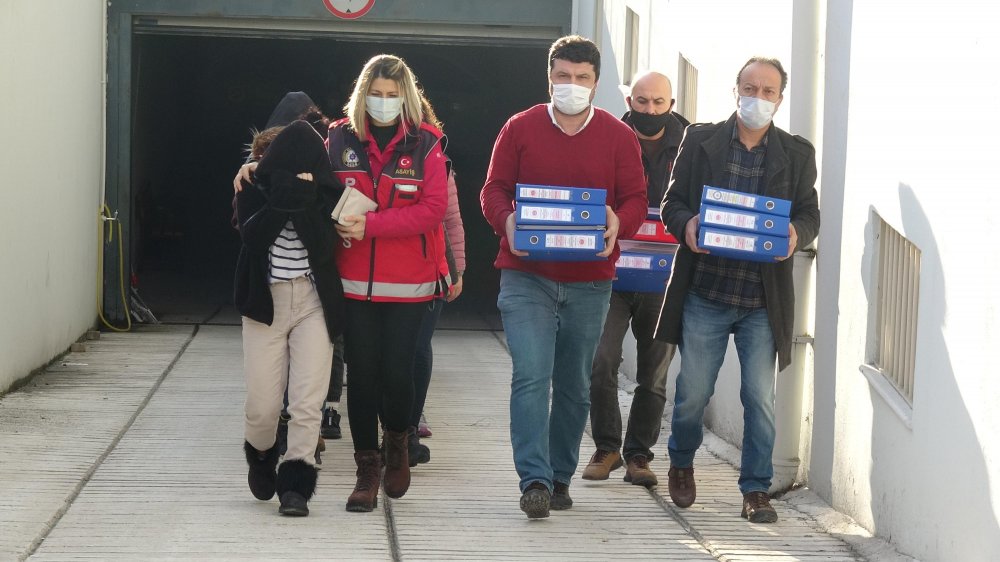 100 erkeği 'jigolo yapma' vaadiyle dolandıran şüphelilerden 28’i tutuklandı