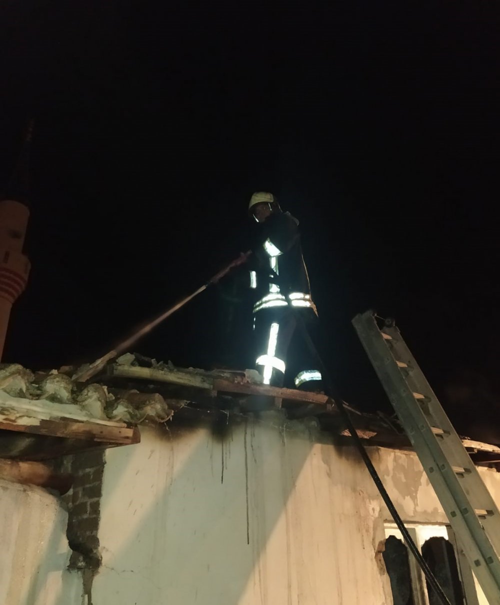 Akhisar'da işçi lojmanında yangın: 1 kişi hayatını kaybetti, 2 yaralı