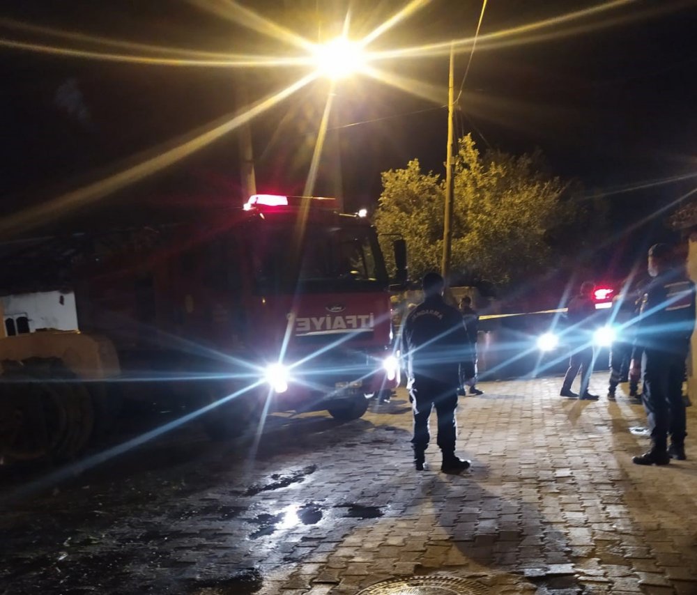 Akhisar'da işçi lojmanında yangın: 1 kişi hayatını kaybetti, 2 yaralı