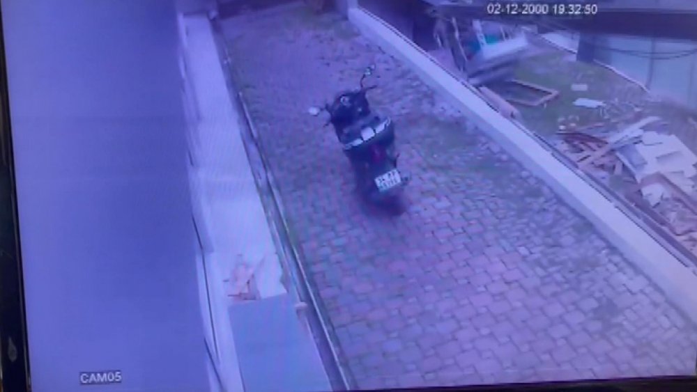 Bakırköy'de vinç devrildi, sepetteki işçilerin ölümden döndüğü anlar kamerada