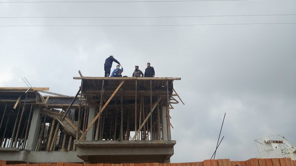 Elektrik akımına kapılan inşaat işçisi yaralandı