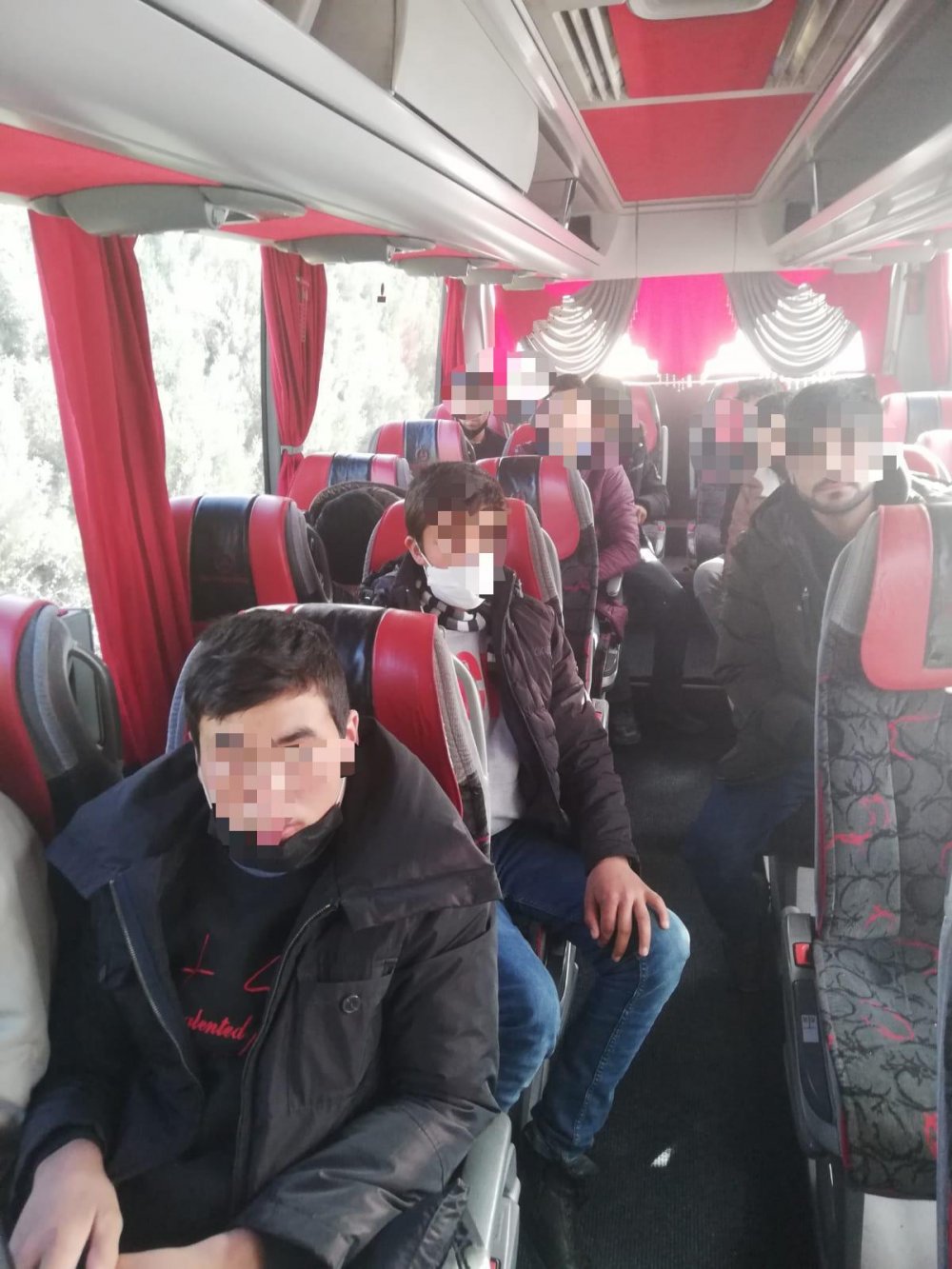 Kocaeli'de Afganistan uyruklu 19 düzensiz göçmen yakalandı