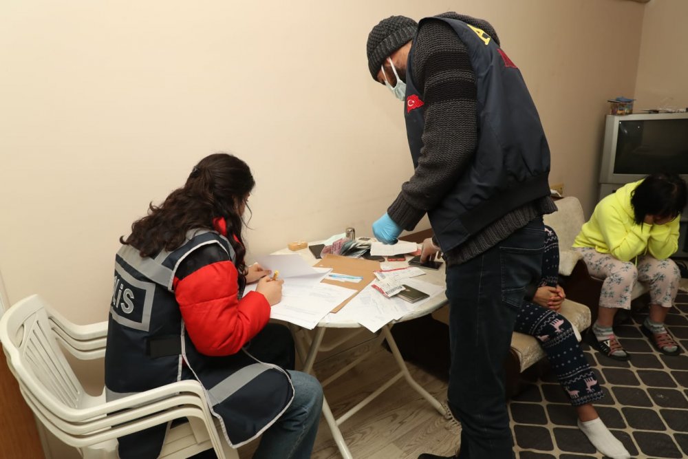 Mersin merkezli 3 kentte fuhuş operasyonu: 27 gözaltı