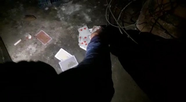Metruk binada kumar oynarken yakalanan 8 kişiye 25 bin 200 lira ceza