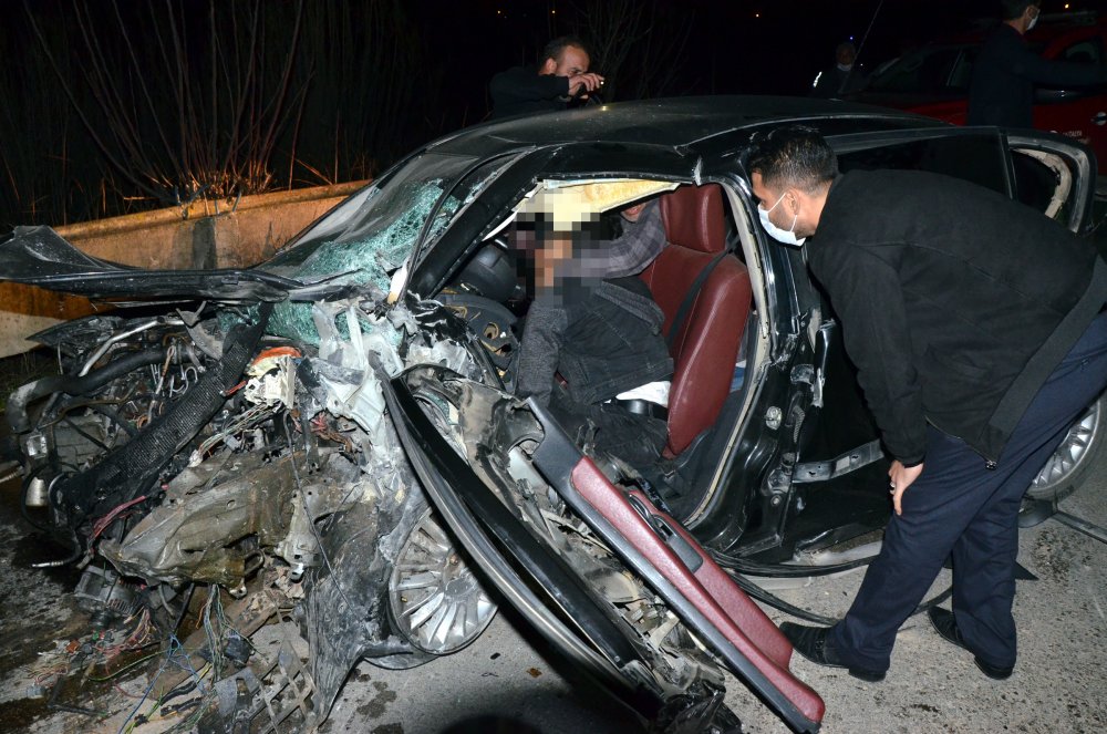 Serik’te çarpışan iki otomobilden biri dereye uçtu: 6 ölü