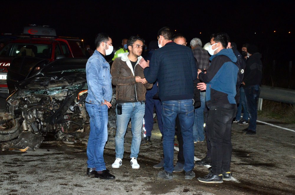Serik’te çarpışan iki otomobilden biri dereye uçtu: 6 ölü