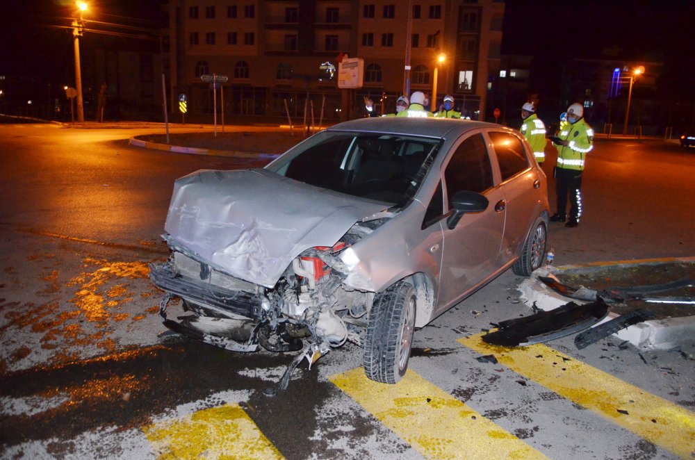 Trafik kazası yapan kızını göremeyince sinir krizi geçirdi