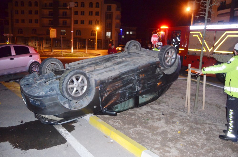 Trafik kazası yapan kızını göremeyince sinir krizi geçirdi