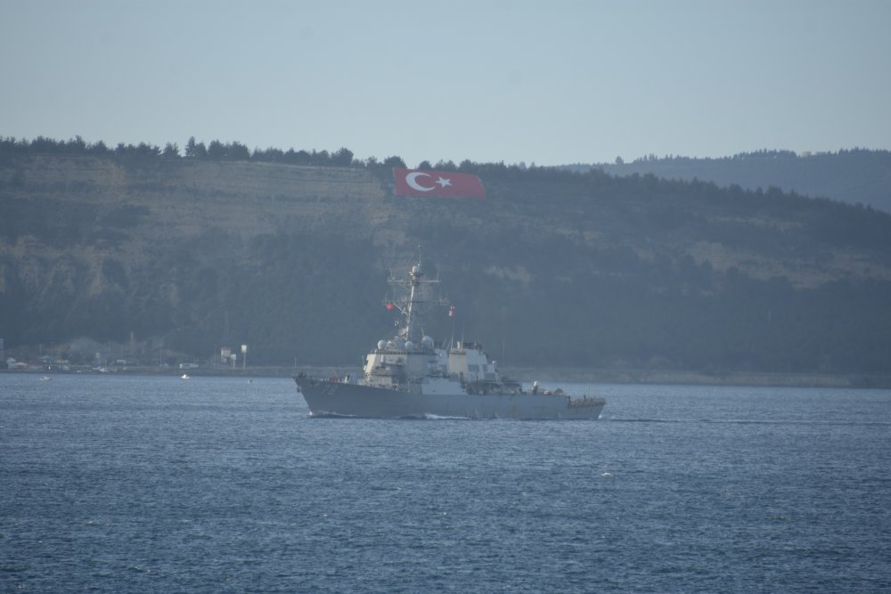 ABD savaş gemisi Çanakkale Boğazı’ndan geçti