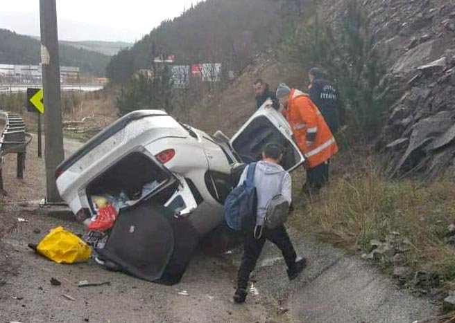 Bilecik'te otomobil takla attı: 2 yaralı