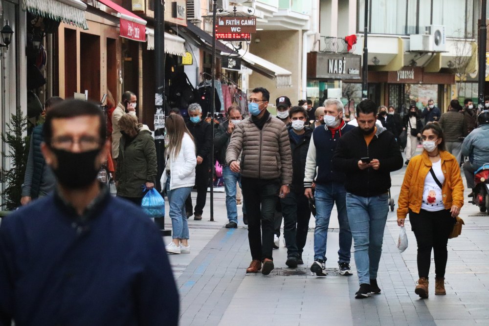 Çanakkale'de kalabalık vatandaş görüntüleri endişelendirdi