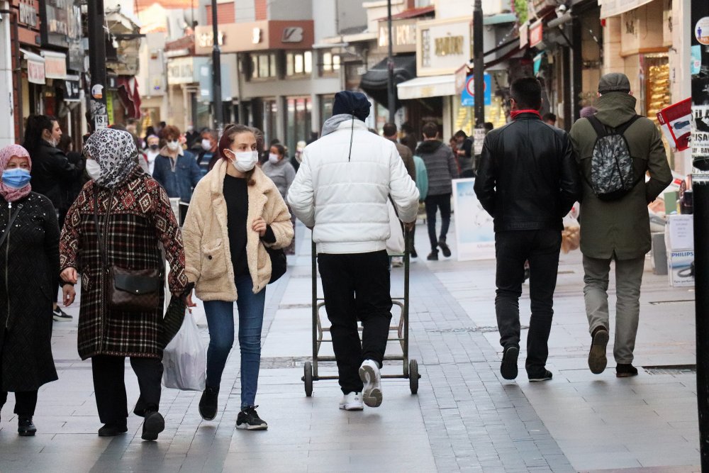 Çanakkale'de kalabalık vatandaş görüntüleri endişelendirdi