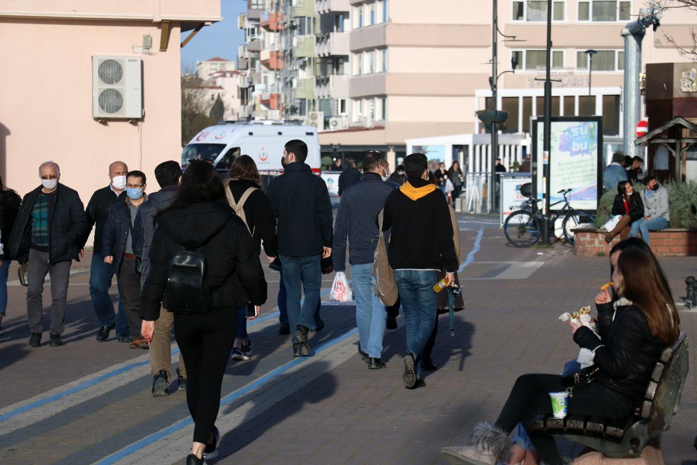 Çanakkale'de kalabalık vatandaş görüntüleri endişelendirdi