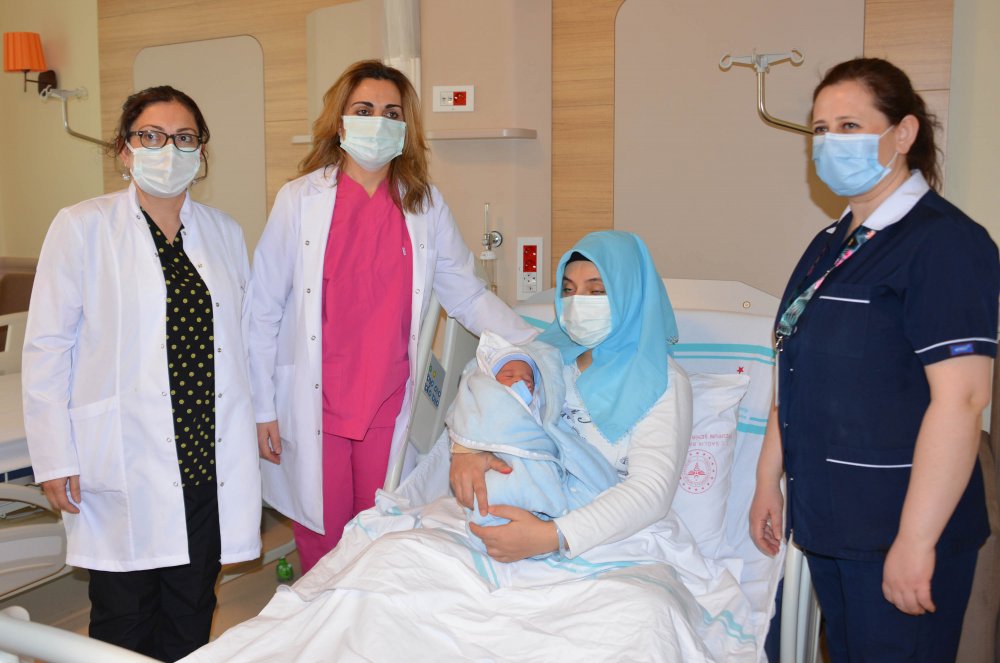 Erzurum Şehir Hastanesi'nde ilk kez suda doğum yaptırıldı