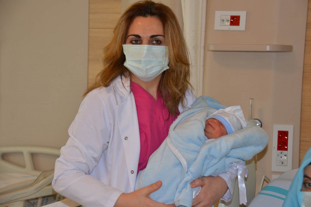 Erzurum Şehir Hastanesi'nde ilk kez suda doğum yaptırıldı