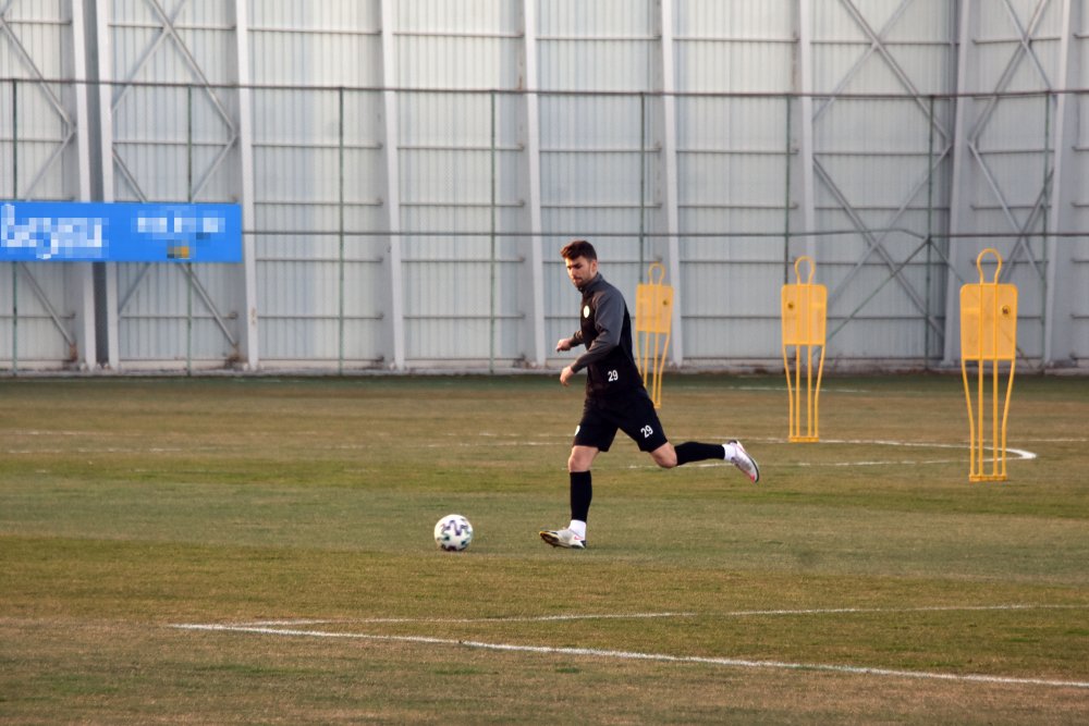 İlhan Palut: Konyaspor’u bulunduğu konumdan daha iyi yerlere taşıyacağız