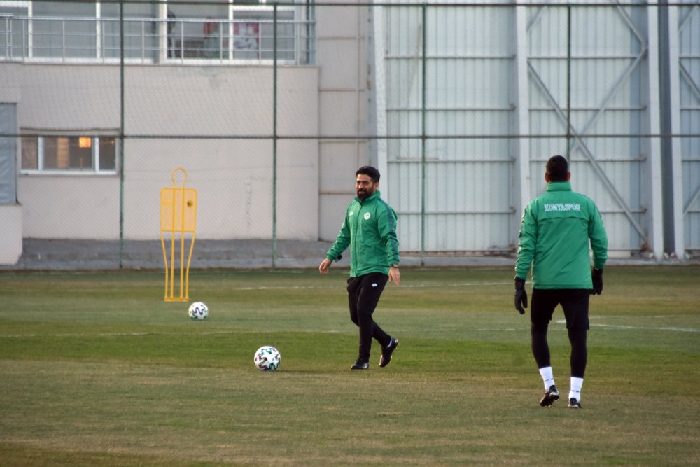 İlhan Palut: Konyaspor’u bulunduğu konumdan daha iyi yerlere taşıyacağız