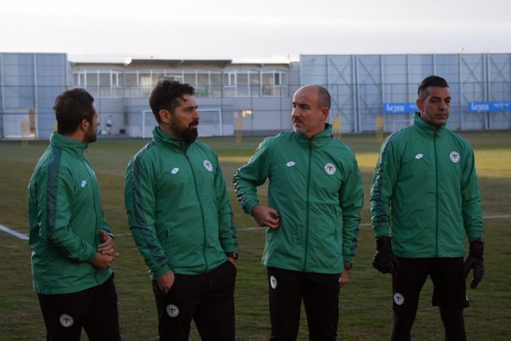 İlhan Palut: Konyaspor’u bulunduğu konumdan daha iyi yerlere taşıyacağız