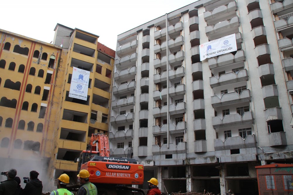 Rize’de riskli binalarda yıkımlar başladı
