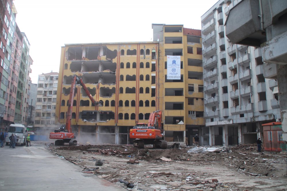 Rize’de riskli binalarda yıkımlar başladı