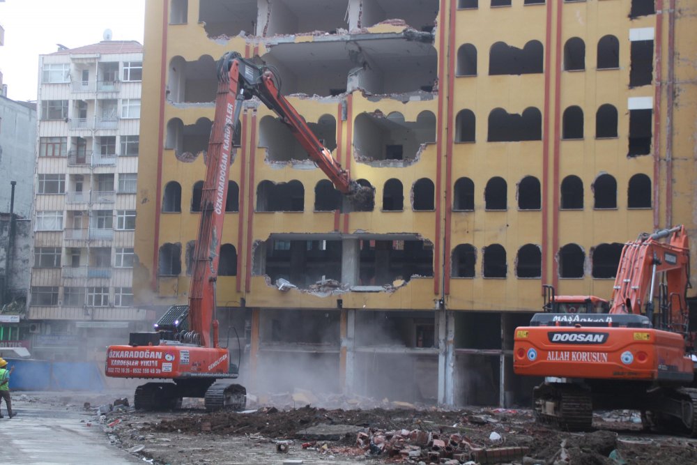 Rize’de riskli binalarda yıkımlar başladı