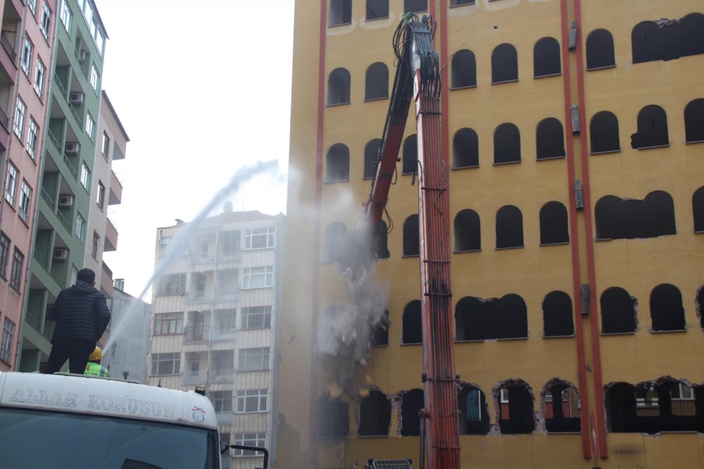 Rize’de riskli binalarda yıkımlar başladı