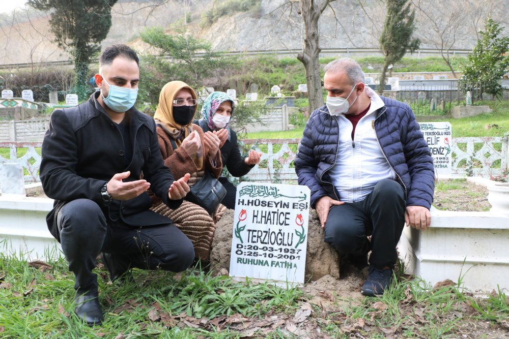 Sakarya’da akıl almaz olay: Mezar taşları çalındı