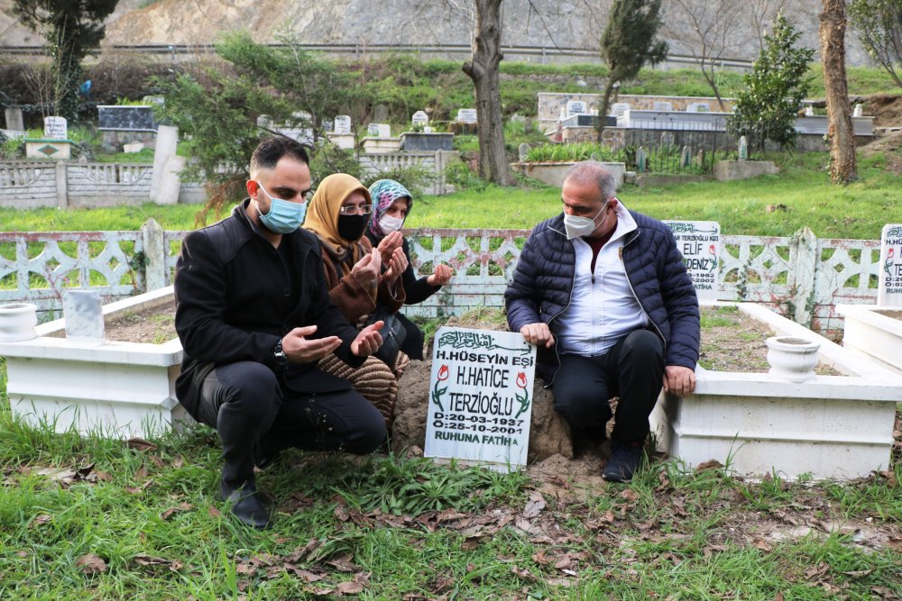 Sakarya’da akıl almaz olay: Mezar taşları çalındı