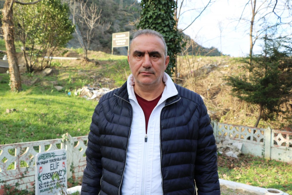 Sakarya’da akıl almaz olay: Mezar taşları çalındı