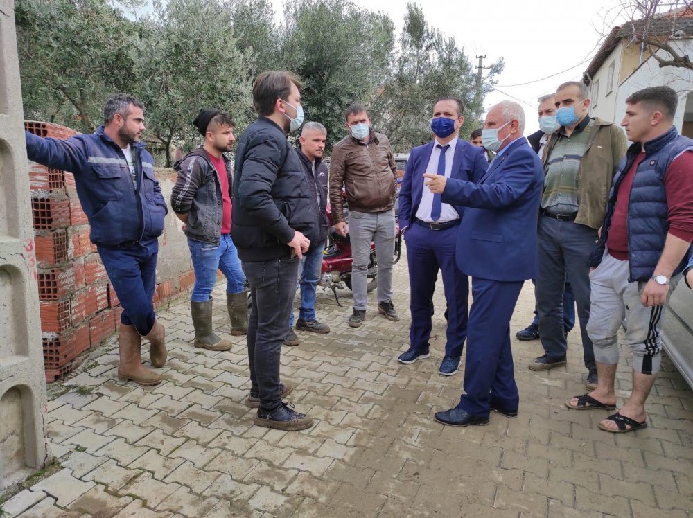 Soma'da şiddetli yağış nedeniyle zemin kattaki evleri su bastı