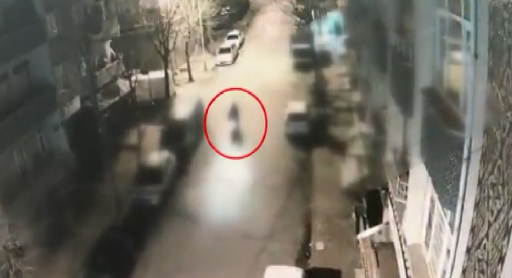 Sultangazi’de rastgele ateş eden magandalar kamerada