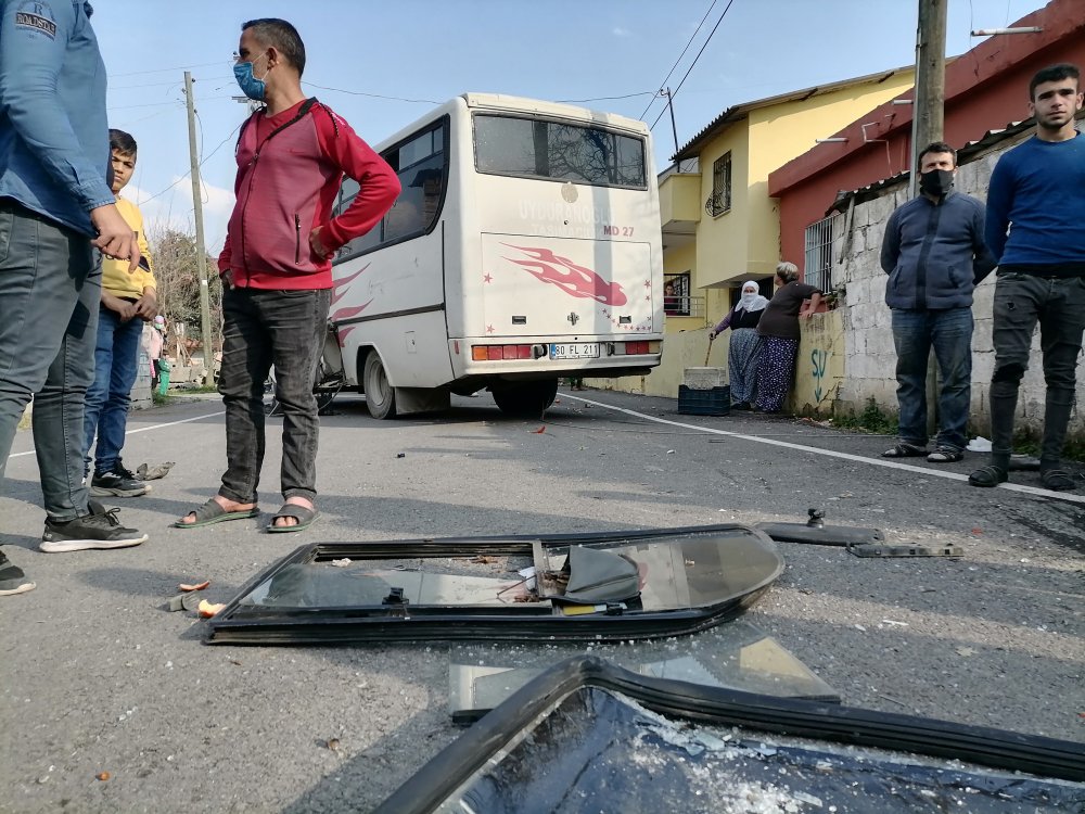 Tarım işçilerini taşıyan midibüsler çarpıştı