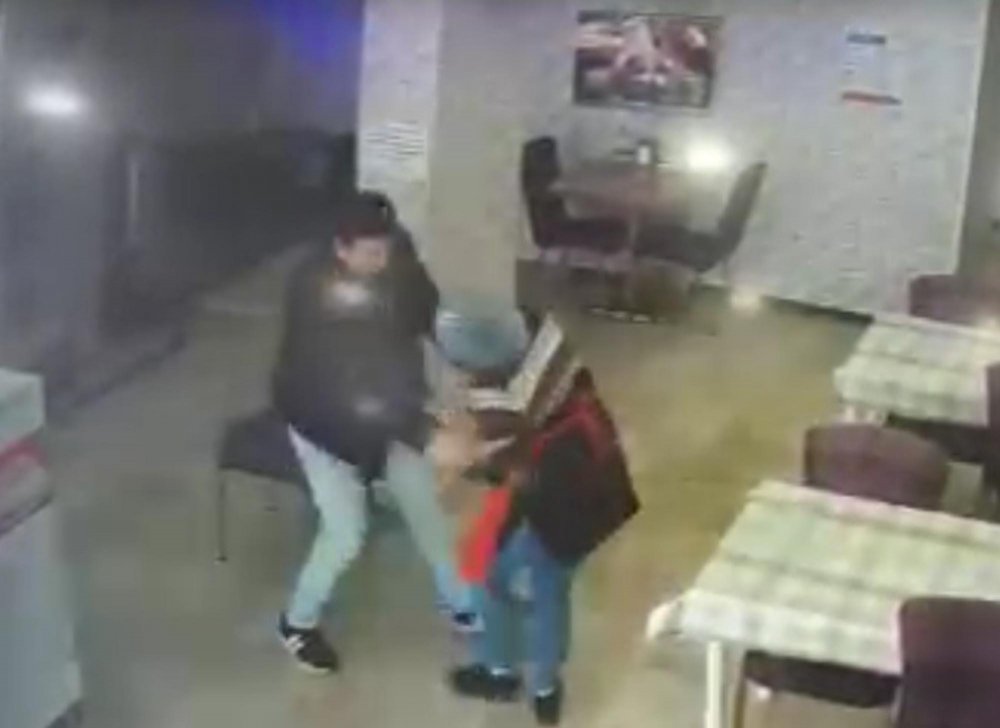 Tekirdağ’da indirim yapmayan kadın dönercinin bıçaklandığı an kameraya yansıdı