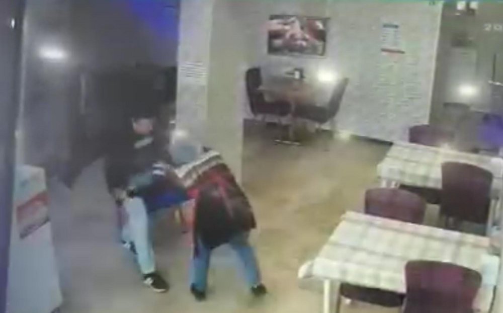Tekirdağ’da indirim yapmayan kadın dönercinin bıçaklandığı an kameraya yansıdı