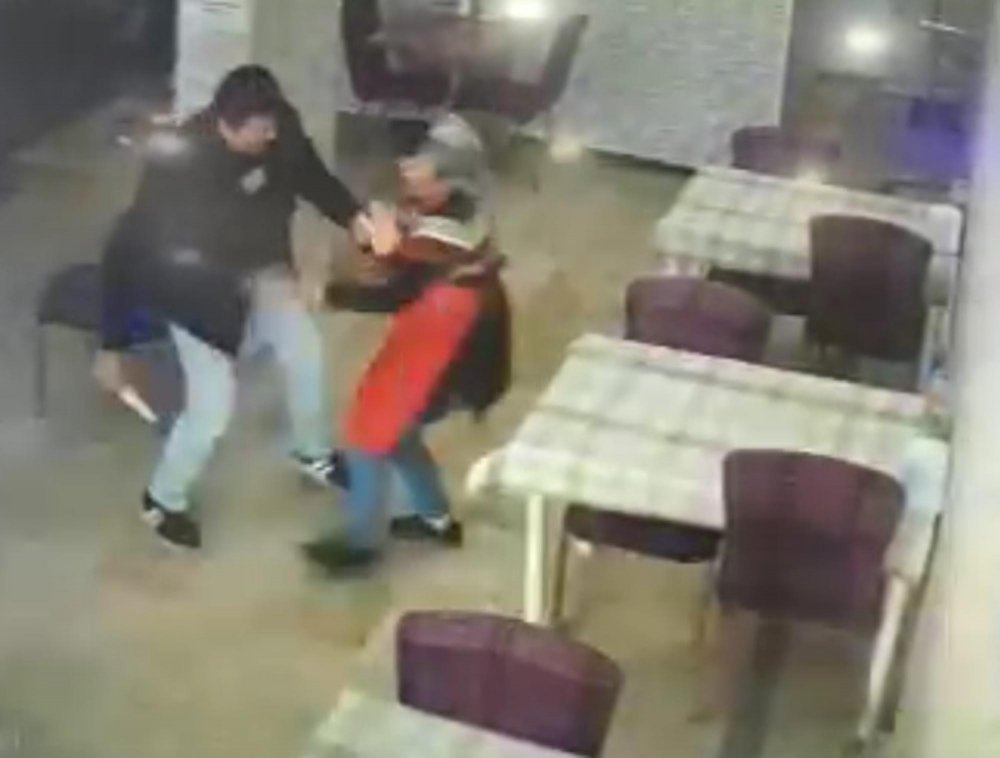 Tekirdağ’da indirim yapmayan kadın dönercinin bıçaklandığı an kameraya yansıdı