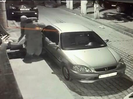 Yaşlı kadın kapağı çalınan rögara düştü, o anlar güvenlik kamerasına yansıdı