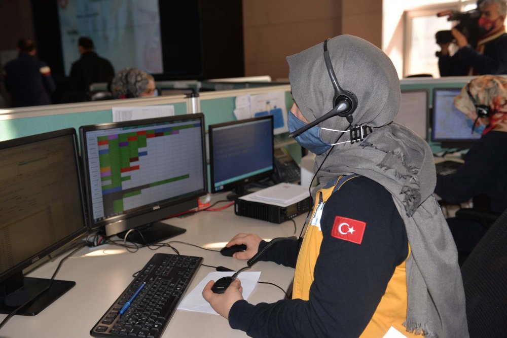 ‘112 Acil’i arayıp evlenme teklifi eden de var, eşinden ayrıldığı için sohbet etmek isteyen de’