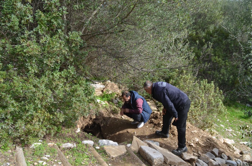 3 bin 500 yıllık antik kentte kaçak kazı yapmışlar